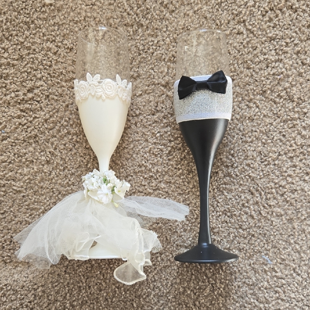 New Bride & Groom Champagne Glasses